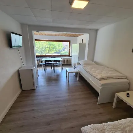 Monteurunterkunft Mit Terrasse In Apartment *